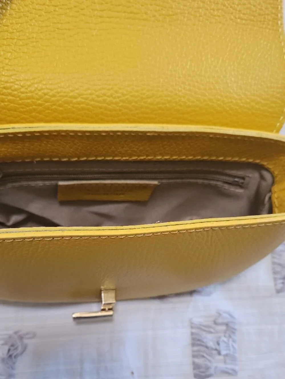 Italian Leather Women’s Saddle Crossbody Bag with Gold Ring Accent And Stap